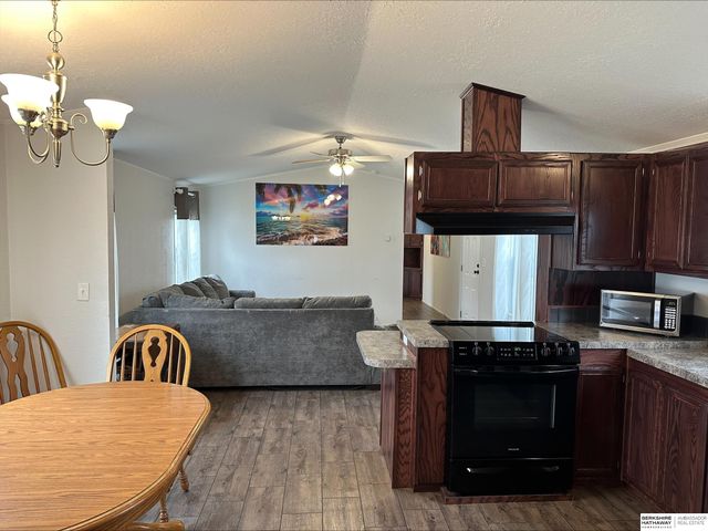 1407 W Commodore Boulevard, Lincoln, NE 68522