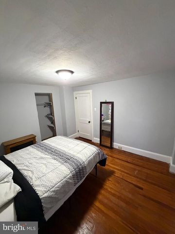 25 W MAIN ST, Elverson, PA 19520