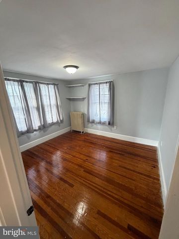 25 W MAIN ST, Elverson, PA 19520