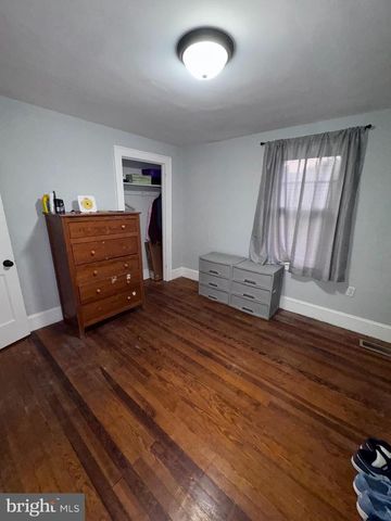 25 W MAIN ST, Elverson, PA 19520