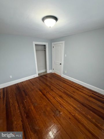 25 W MAIN ST, Elverson, PA 19520