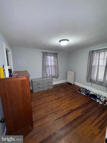 25 W MAIN ST, Elverson, PA 19520