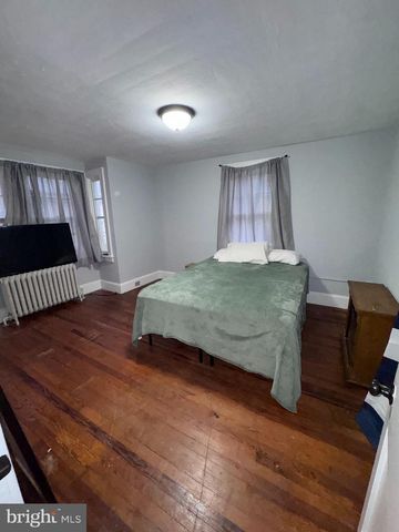 25 W MAIN ST, Elverson, PA 19520