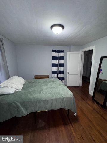 25 W MAIN ST, Elverson, PA 19520