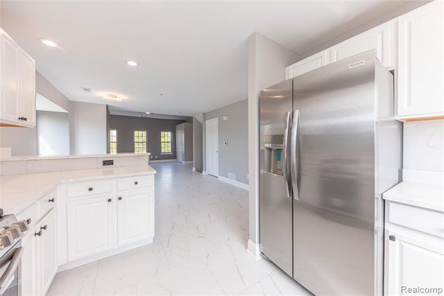 29242 W Glen Oaks, Farmington Hills, MI 48334