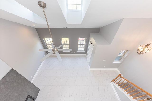 29242 W Glen Oaks, Farmington Hills, MI 48334