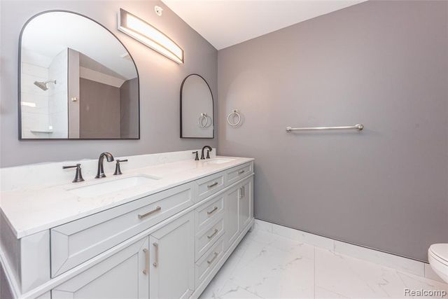 29242 W Glen Oaks, Farmington Hills, MI 48334