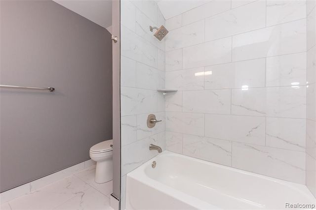 29242 W Glen Oaks, Farmington Hills, MI 48334