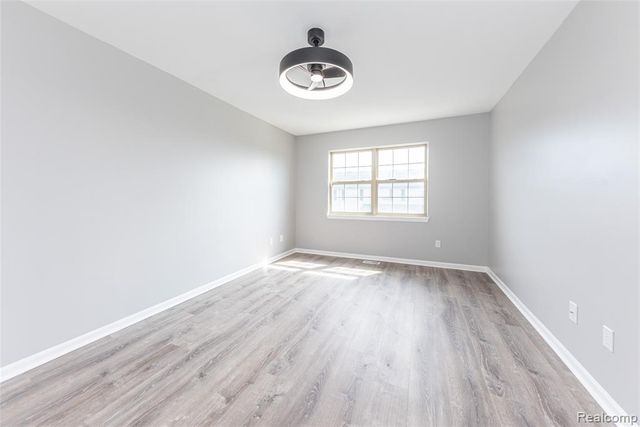 29242 W Glen Oaks, Farmington Hills, MI 48334