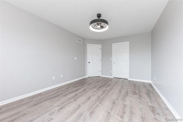 29242 W Glen Oaks, Farmington Hills, MI 48334