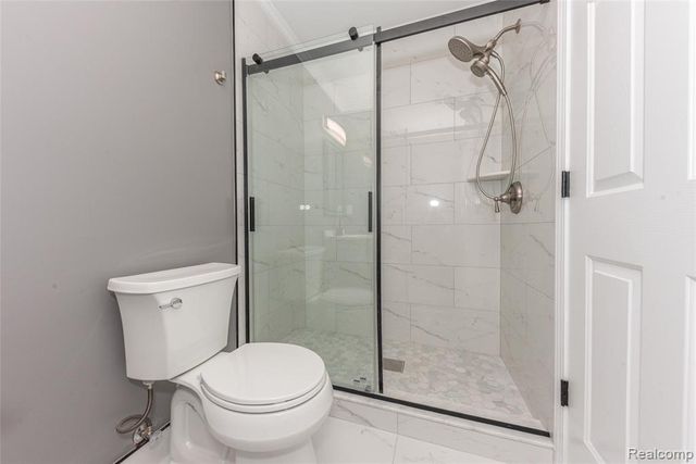 29242 W Glen Oaks, Farmington Hills, MI 48334