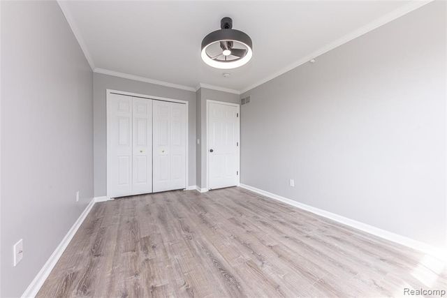 29242 W Glen Oaks, Farmington Hills, MI 48334