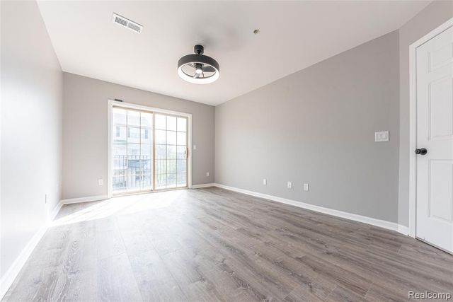 29242 W Glen Oaks, Farmington Hills, MI 48334