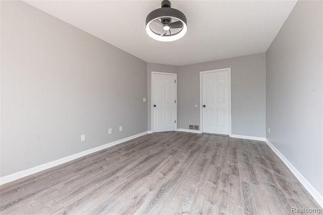 29242 W Glen Oaks, Farmington Hills, MI 48334
