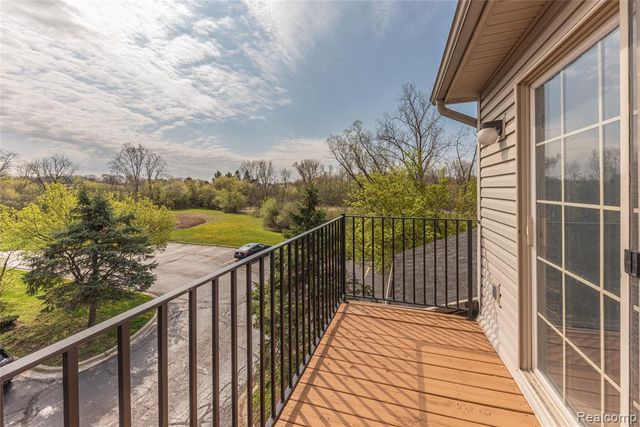 29242 W Glen Oaks, Farmington Hills, MI 48334