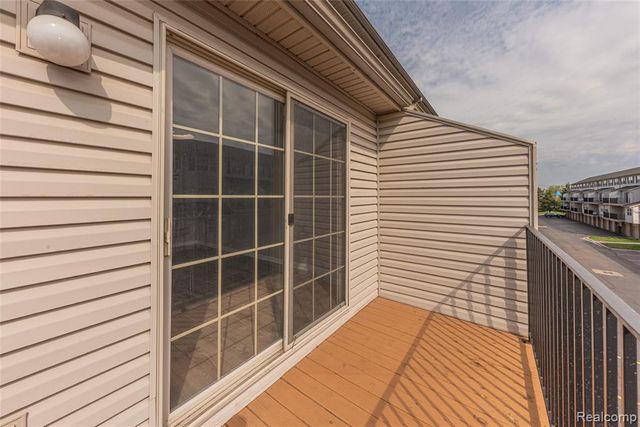 29242 W Glen Oaks, Farmington Hills, MI 48334