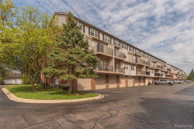 29242 W Glen Oaks, Farmington Hills, MI 48334