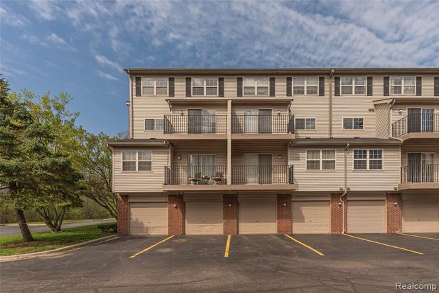 29242 W Glen Oaks, Farmington Hills, MI 48334