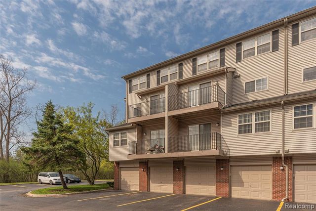 29242 W Glen Oaks, Farmington Hills, MI 48334