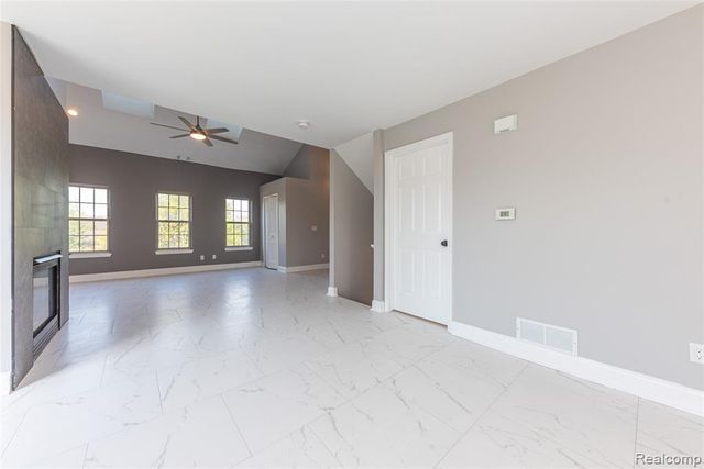 29242 W Glen Oaks, Farmington Hills, MI 48334