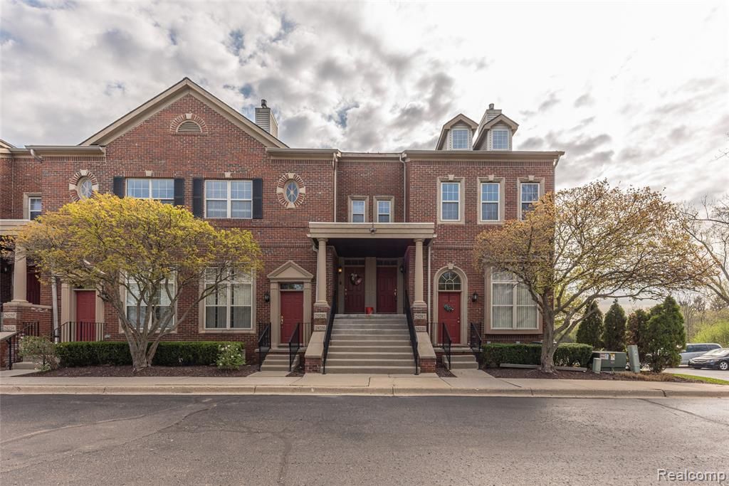 29242 W Glen Oaks, Farmington Hills, MI 48334