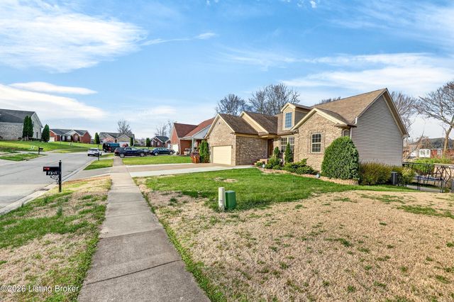 7311 Brook Meadow Dr, Louisville, KY 40228
