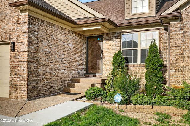 7311 Brook Meadow Dr, Louisville, KY 40228