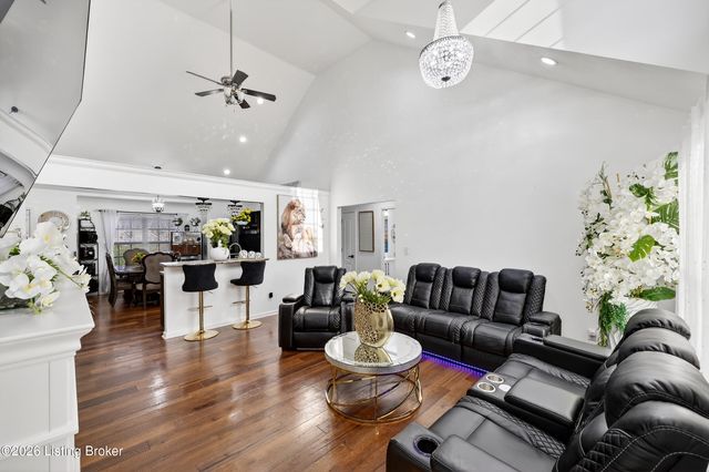 7311 Brook Meadow Dr, Louisville, KY 40228