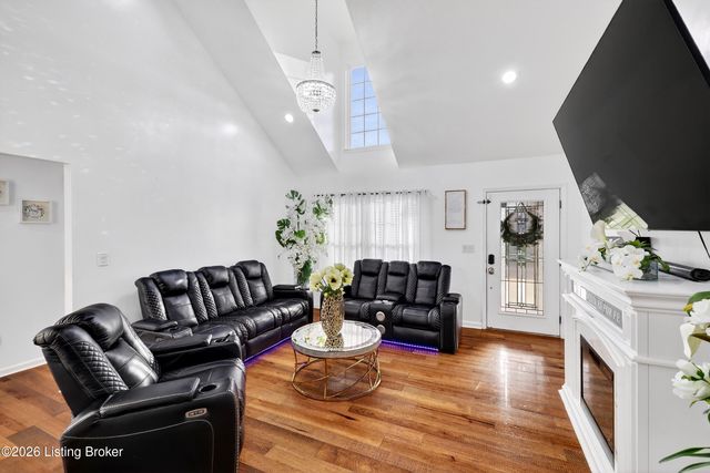 7311 Brook Meadow Dr, Louisville, KY 40228