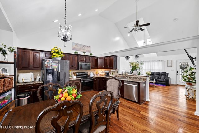 7311 Brook Meadow Dr, Louisville, KY 40228