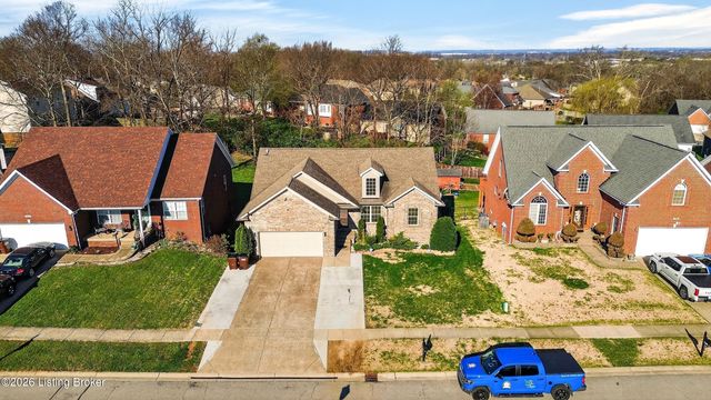 7311 Brook Meadow Dr, Louisville, KY 40228