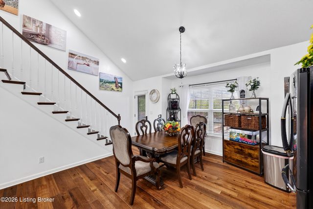 7311 Brook Meadow Dr, Louisville, KY 40228