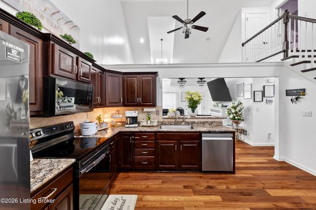 7311 Brook Meadow Dr, Louisville, KY 40228