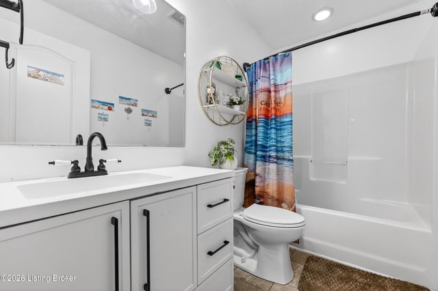 7311 Brook Meadow Dr, Louisville, KY 40228