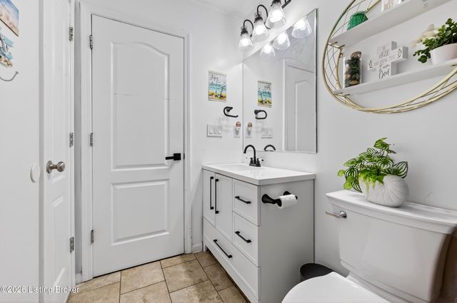 7311 Brook Meadow Dr, Louisville, KY 40228