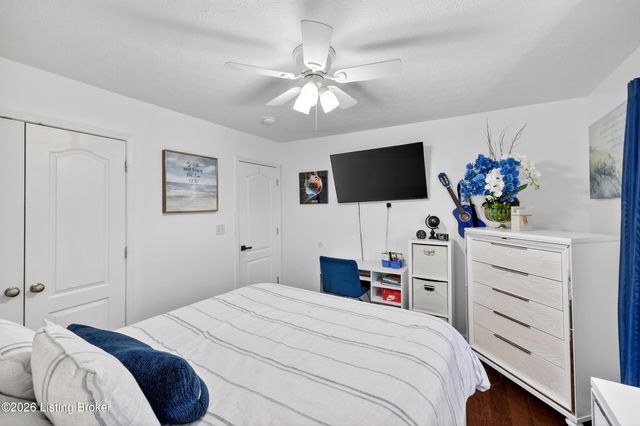 7311 Brook Meadow Dr, Louisville, KY 40228