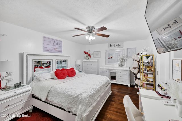 7311 Brook Meadow Dr, Louisville, KY 40228