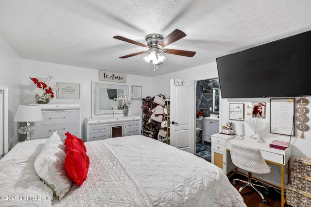 7311 Brook Meadow Dr, Louisville, KY 40228