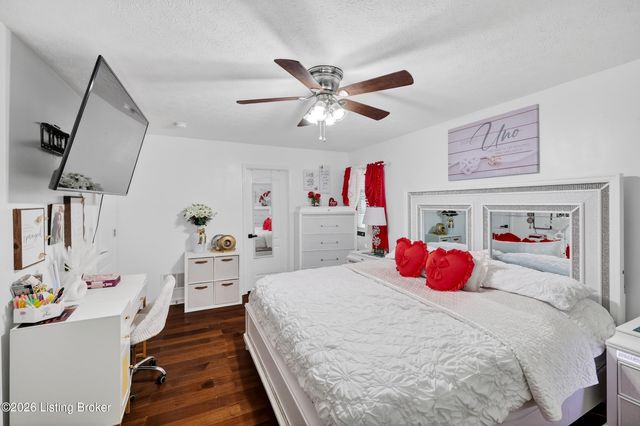 7311 Brook Meadow Dr, Louisville, KY 40228