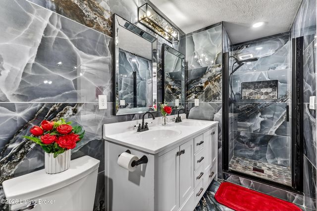 7311 Brook Meadow Dr, Louisville, KY 40228