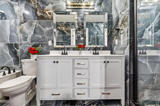 7311 Brook Meadow Dr, Louisville, KY 40228