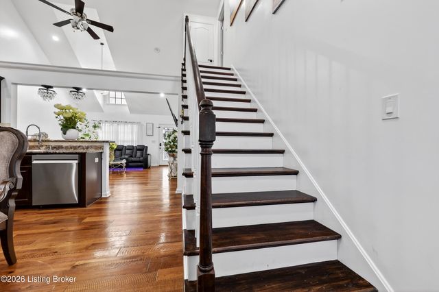 7311 Brook Meadow Dr, Louisville, KY 40228