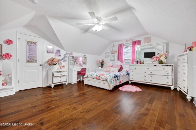 7311 Brook Meadow Dr, Louisville, KY 40228