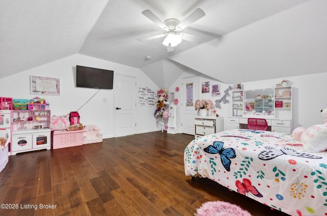 7311 Brook Meadow Dr, Louisville, KY 40228