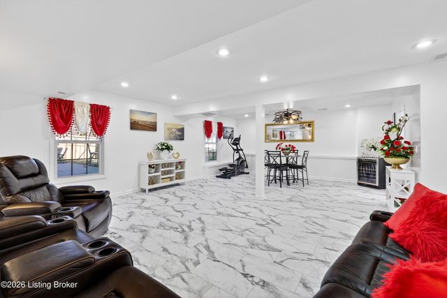 7311 Brook Meadow Dr, Louisville, KY 40228