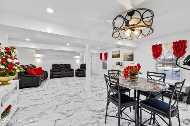 7311 Brook Meadow Dr, Louisville, KY 40228