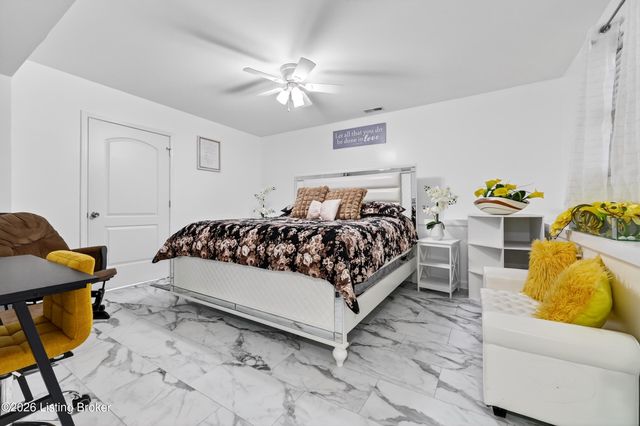 7311 Brook Meadow Dr, Louisville, KY 40228