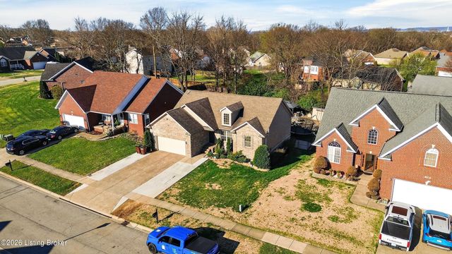 7311 Brook Meadow Dr, Louisville, KY 40228