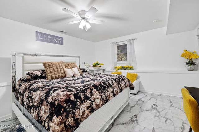 7311 Brook Meadow Dr, Louisville, KY 40228