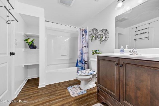 7311 Brook Meadow Dr, Louisville, KY 40228